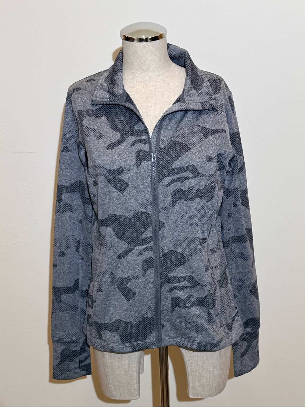 ⏩ Women’s Mondetta Gray Camo Athletic Zip-Up Jacket - Size Medium ✨✨✨